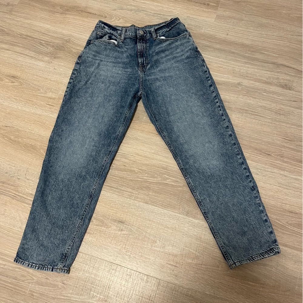 Gap Teen Mom Mid-Rise Light Wash Denim Jeans - Picture 2 of 6